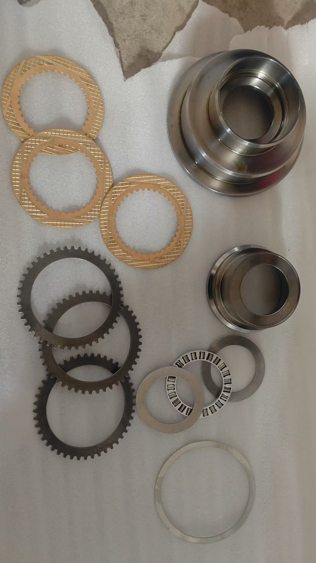 ZF 4143401055 gearbox The code 4143 401 055 corresponds to a ZF gearbox or reduction gear unit (commonly cataloged under the part number ZF 4143401055 or 4143.401.055).   These heavy-duty industrial o