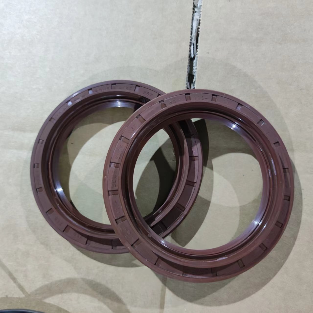 ZF 4143401055 gearbox The code 4143 401 055 corresponds to a ZF gearbox or reduction gear unit (commonly cataloged under the part number ZF 4143401055 or 4143.401.055).   These heavy-duty industrial o