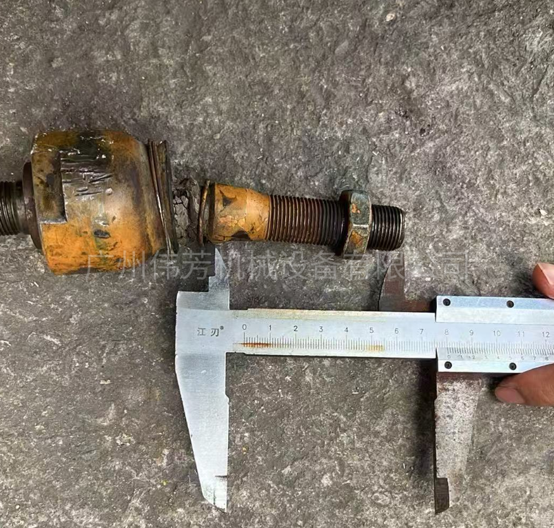 CASE Busy at Both Ends Case 580N Steering Tie Rod Ball Joint CASE 凯斯 两头忙 方向拉杆 球头